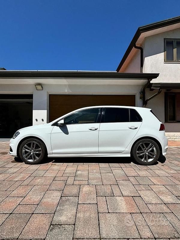 Usata VW Golf VII 110 CV (80 kW) 2016 Bianco Utilitaria
