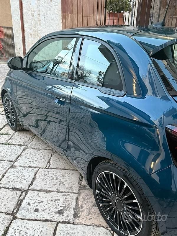 Usata Fiat 500e 42 kW (58 CV) 2021 Blu Berlina