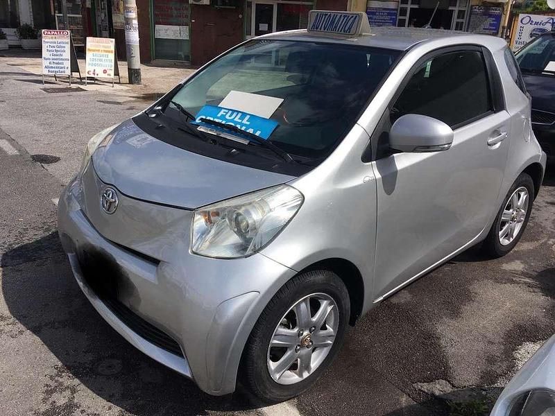 Usata Toyota iQ 68 CV (50 kW) 2012 Argento Utilitaria