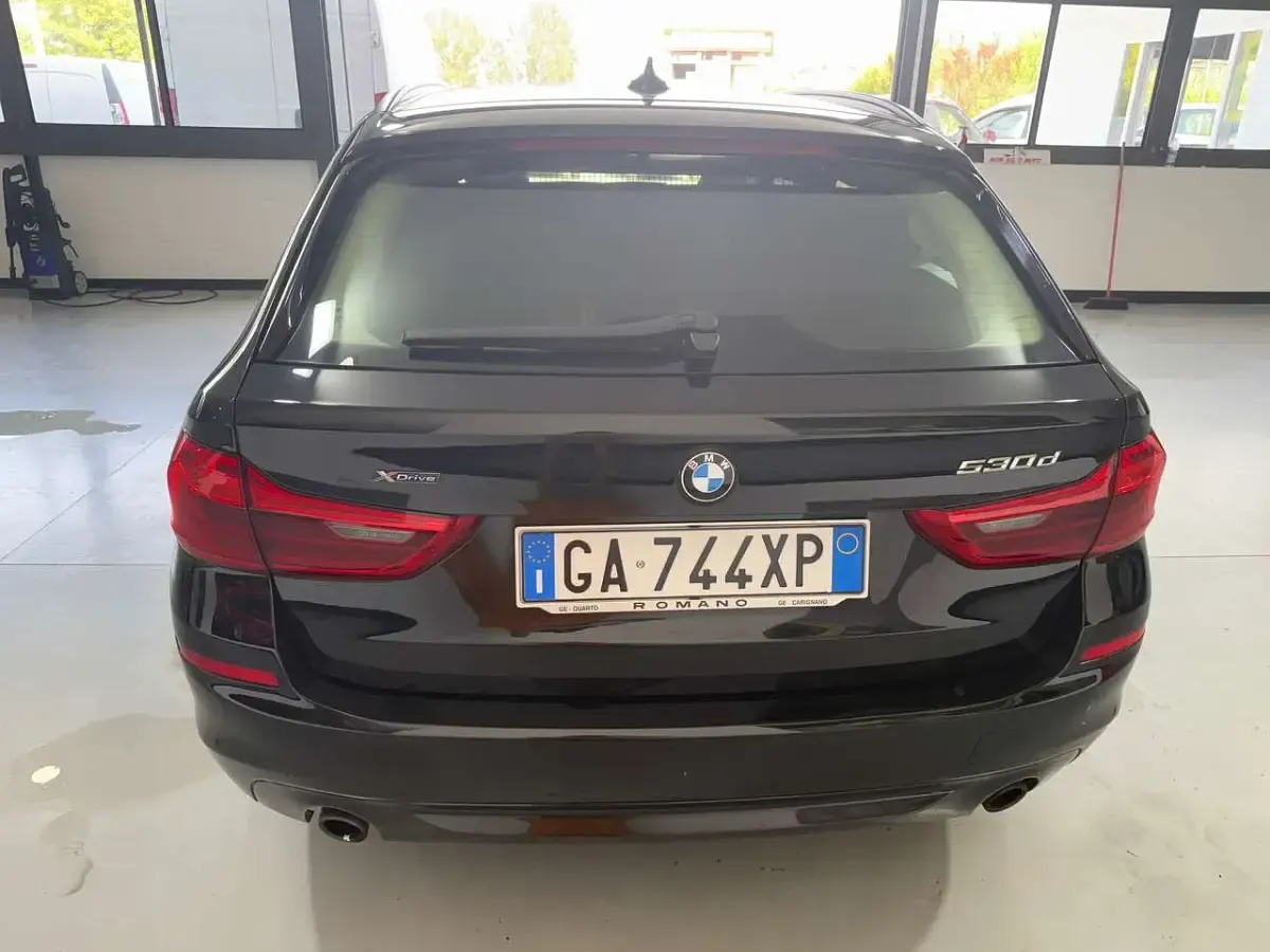 Usata BMW 530 Luxury Line 249 CV (183 kW) 2020 Nero Station wagon
