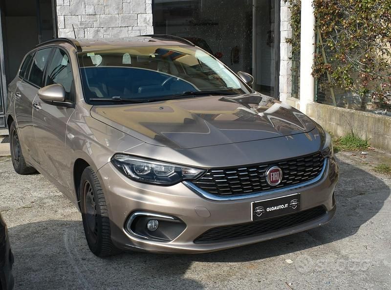 Usata Fiat Tipo Lounge 120 CV (88 kW) 2017 Marrone Station wagon
