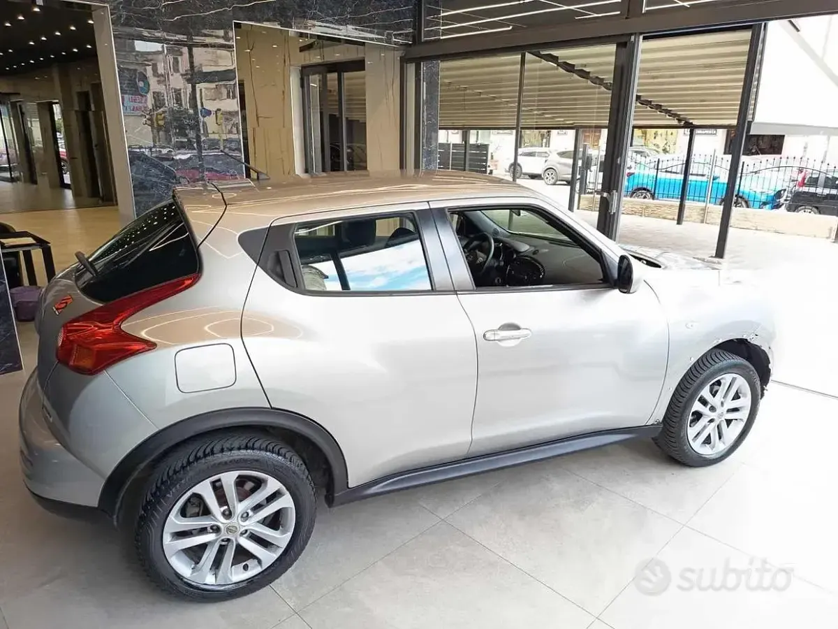 Usata Nissan Juke Tekna 110 CV (80 kW) 2015 Grigio scuro SUV