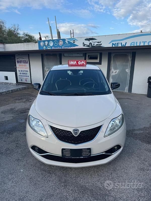 Beige Usata 2017 Lancia Ypsilon Silver Due volumi | 7900 € (Buon prezzo) - Immagine 1/4