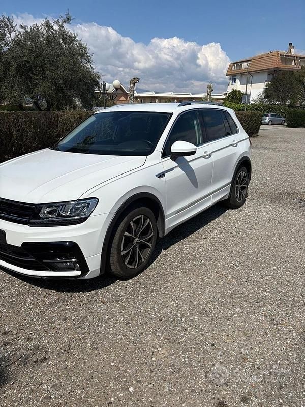 Usata VW Tiguan R-line 150 CV (110 kW) 2018 Nero SUV