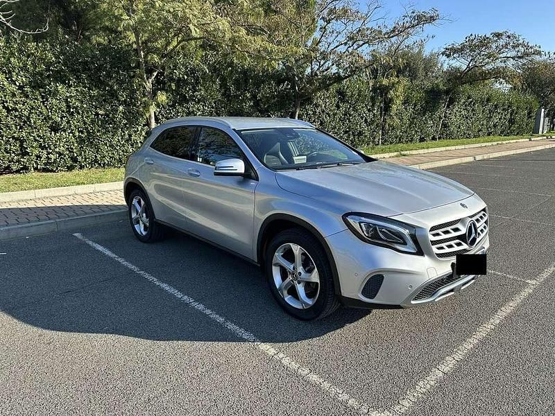 Usata Mercedes GLA200 136 CV (100 kW) 2018 Argento SUV