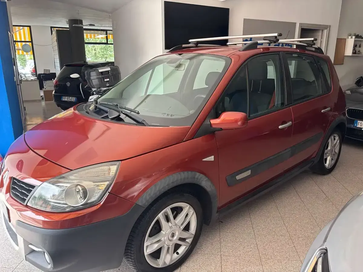Usata Renault Scénic 131 CV (96 kW) 2009 Arancione Monovolume