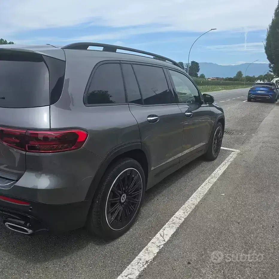 Usata Mercedes GLB200 AMG Line Premium 163 CV (119 kW) 2024 Grigio SUV
