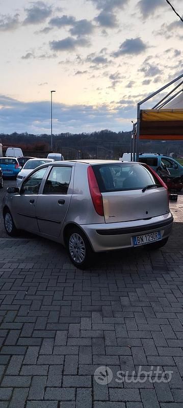 Usata Fiat Punto 80 CV (58 kW) 2000 Grigio Utilitaria