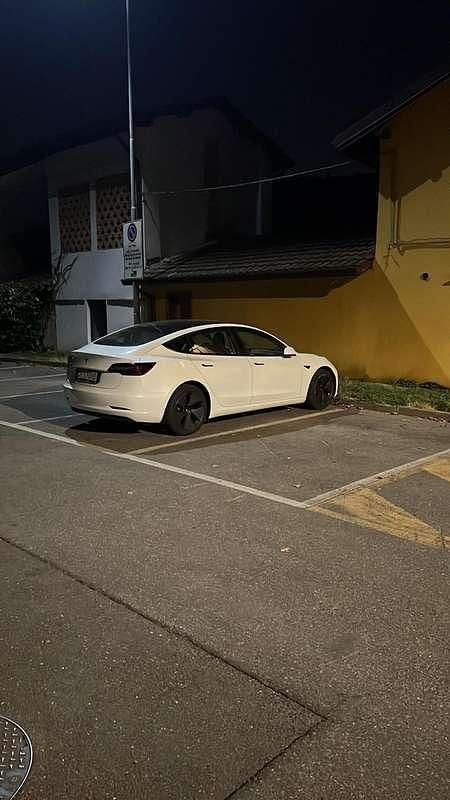 Usata Tesla Model 3 Standard Range 88 kW (120 CV) 2021 Bianco Berlina