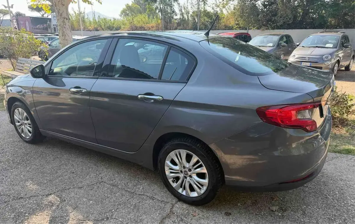 Usata Fiat Tipo Opening Edition 95 CV (69 kW) 2016 Grigio Berlina