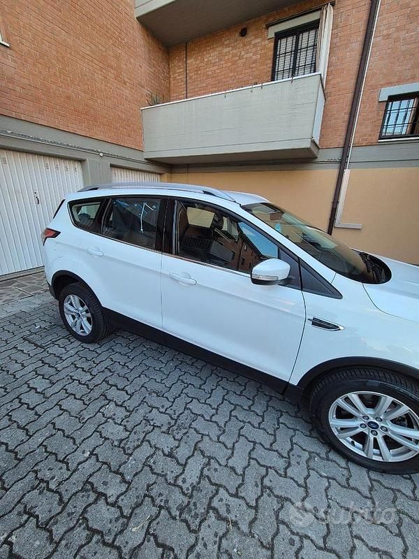 Usata Ford Kuga 120 CV (88 kW) 2017 Bianco SUV