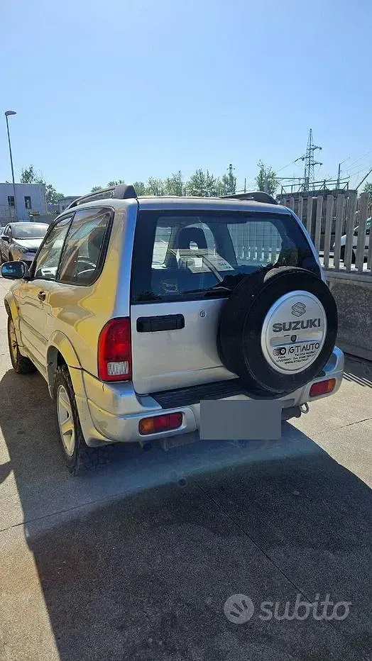 Usata Suzuki Vitara 109 CV (80 kW) 2004 Grigio SUV