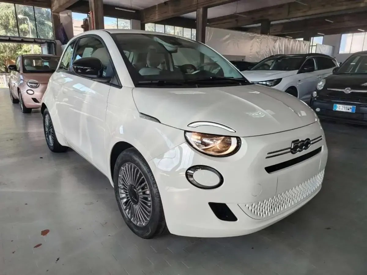 Nuova Fiat 500 Icon 65 CV (47 kW) 2026 Bianco Berlina