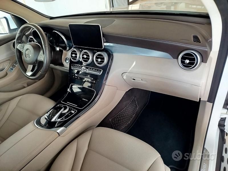 Usata Mercedes GLC250 Premium 211 CV (155 kW) 2019 Bianco