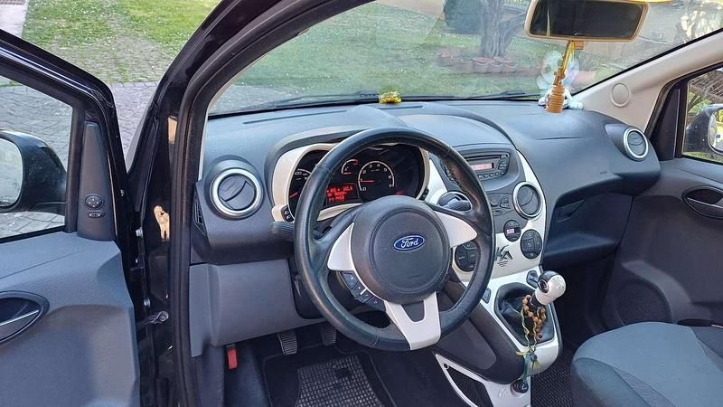 Usata Ford Ka Titanium 75 CV (55 kW) 2013 Nero Utilitaria