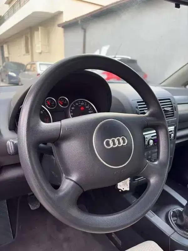 Usata Audi A2 75 CV (55 kW) 2002 Argento Utilitaria