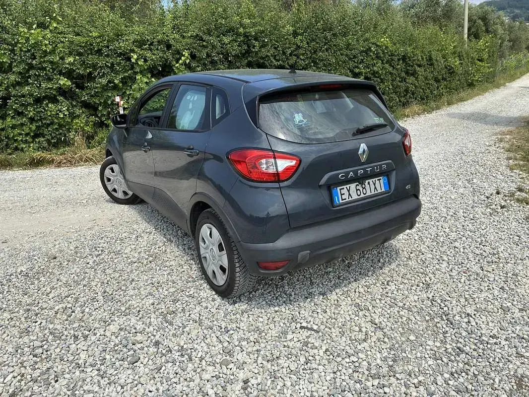 Usata Renault Captur 90 CV (66 kW) 2015 Grigio SUV