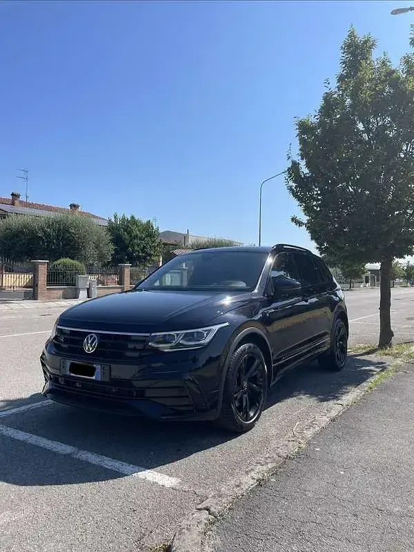 Usata VW Tiguan R-line 320 CV (235 kW) 2023 Nero SUV