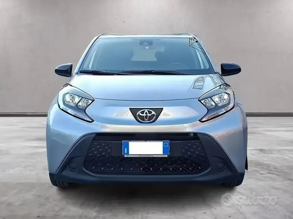 Usata Toyota Aygo X Active 72 CV (52 kW) 2022 Argento SUV