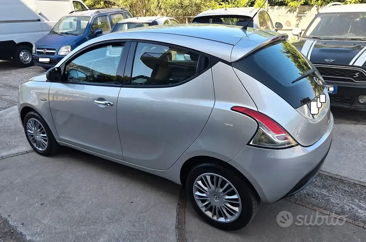 Usata Lancia Ypsilon 69 CV (50 kW) 2013 Grigio Utilitaria