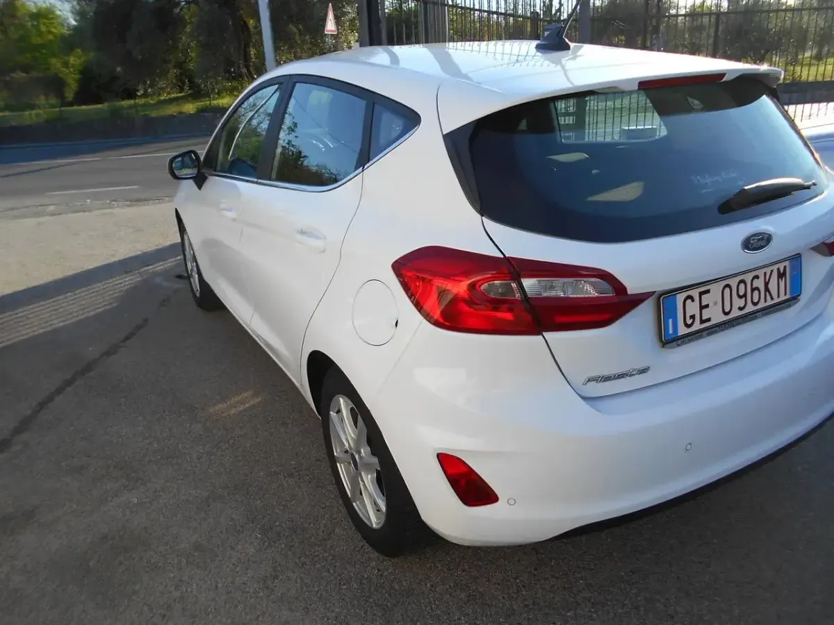 Usata Ford Fiesta 74 CV (54 kW) 2021 Bianco Utilitaria