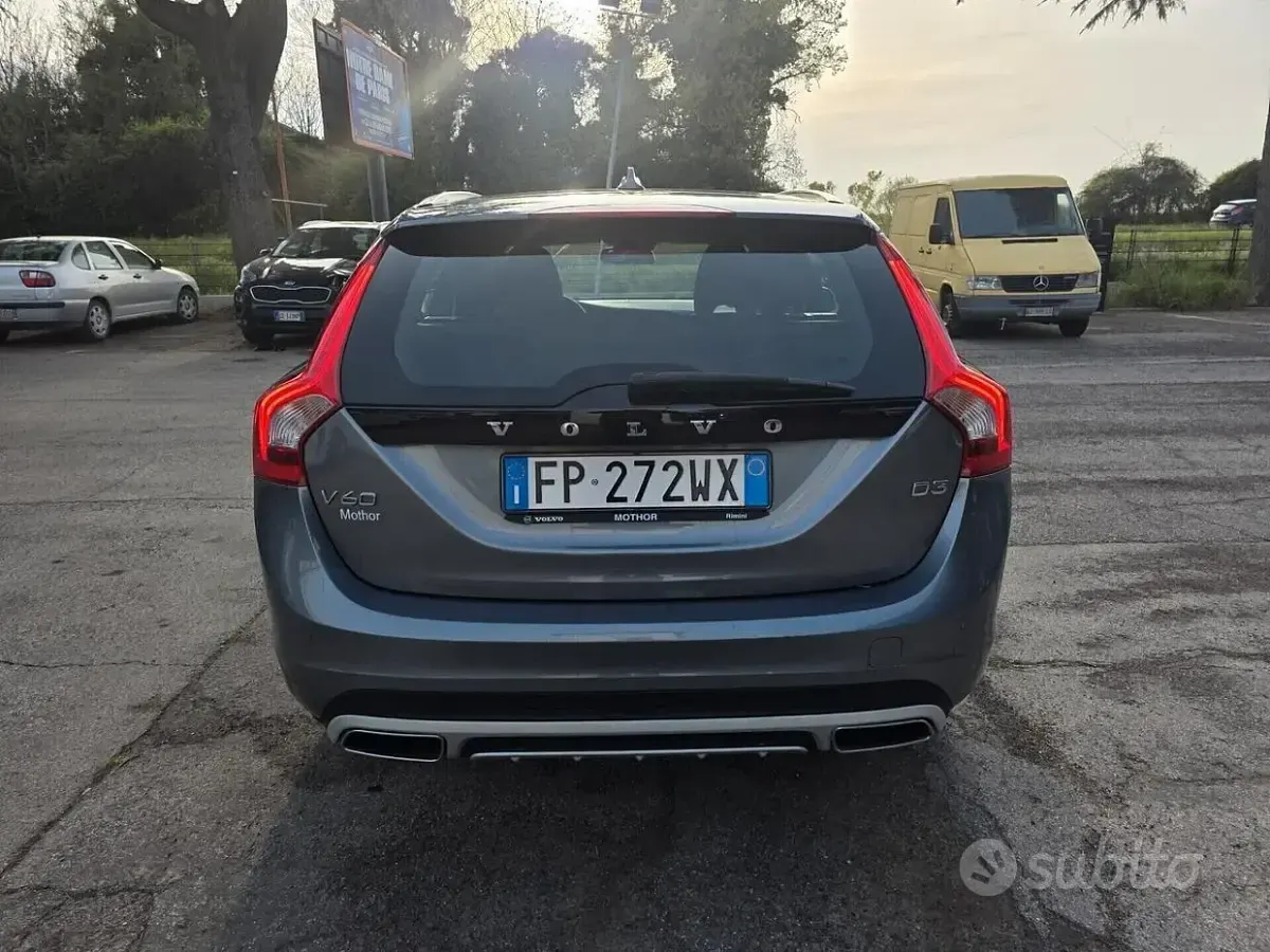 Usata Volvo V60 CC Pro 150 CV (110 kW) 2018 Grigio Station wagon