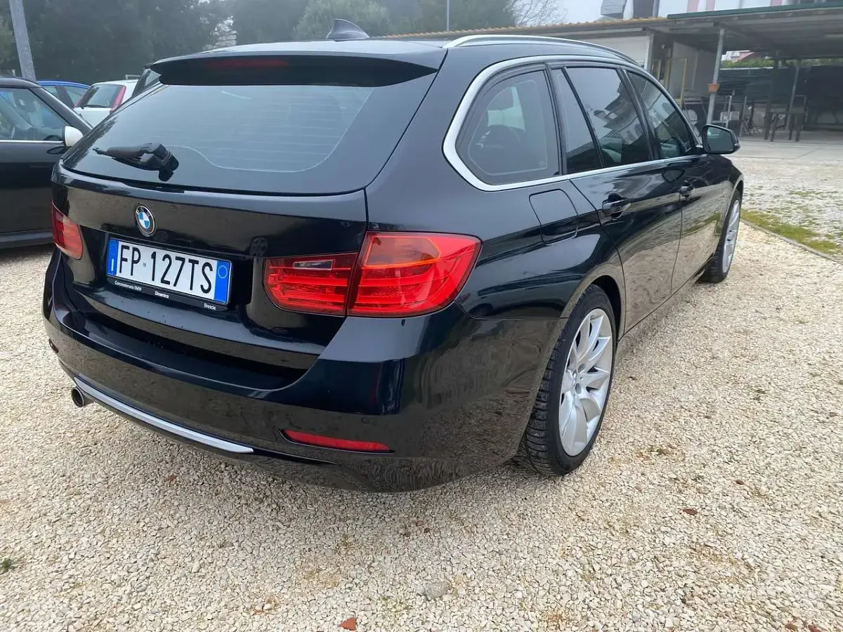 Usata BMW 318 143 CV (105 kW) 2014 Nero Station wagon