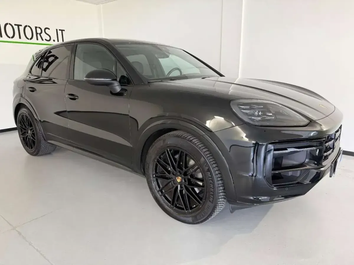 Gebraucht Porsche Cayenne 352 PS (258 kW) 2024 Schwarz SUV