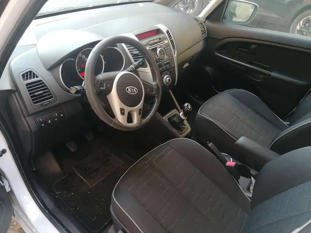 Usata Kia Venga Active 90 CV (66 kW) 2010 Bianco Utilitaria