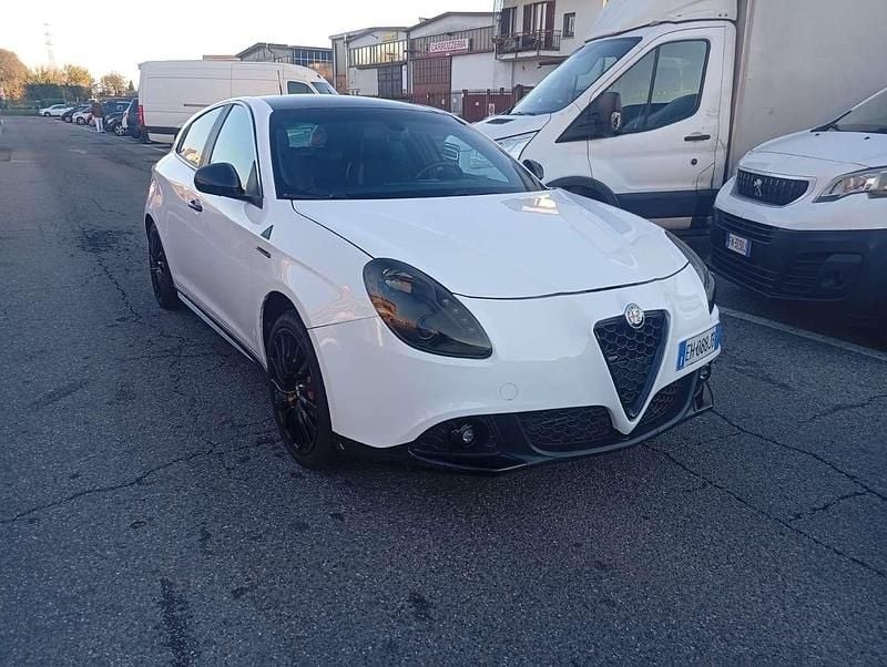 Bianco Usata 2011 Alfa Romeo Giulietta Quadrifoglio Verde Tre volumi | 7000 € (Buon prezzo) - Immagine 1/4