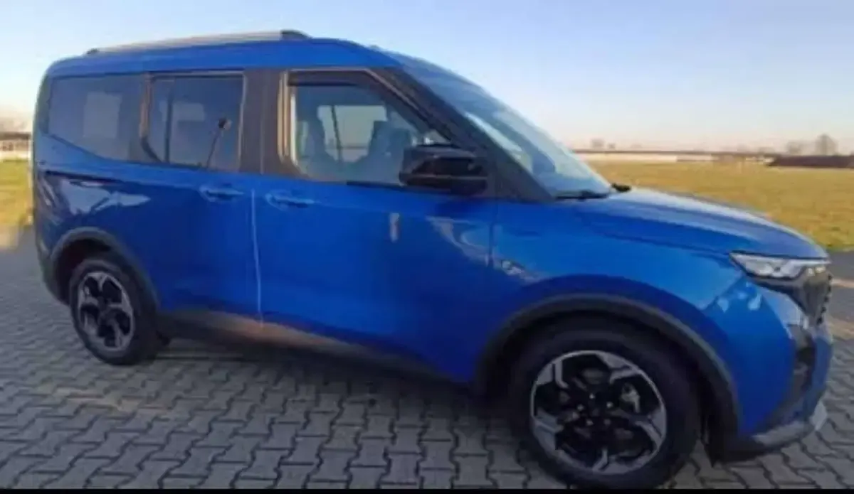 Usata Ford Courier Active 125 CV (91 kW) 2024 Blu/azzurro Monovolume