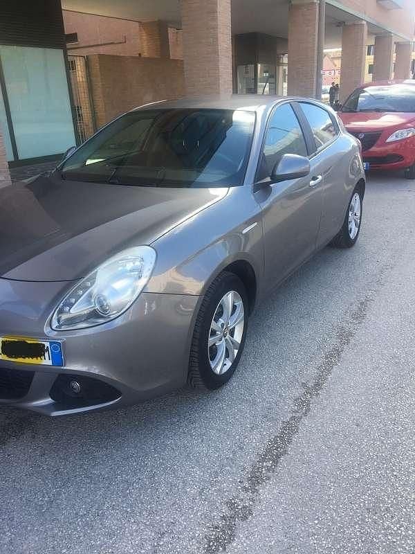 Usata Alfa Romeo Giulietta Distinctive 120 CV (88 kW) 2014 Utilitaria