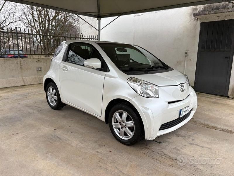 Usata Toyota iQ Lounge 68 CV (50 kW) 2009 Bianco Utilitaria