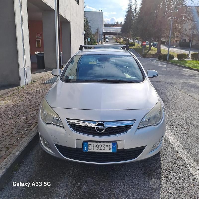 Usata Opel Astra 125 CV (91 kW) 2011 Grigio Station wagon