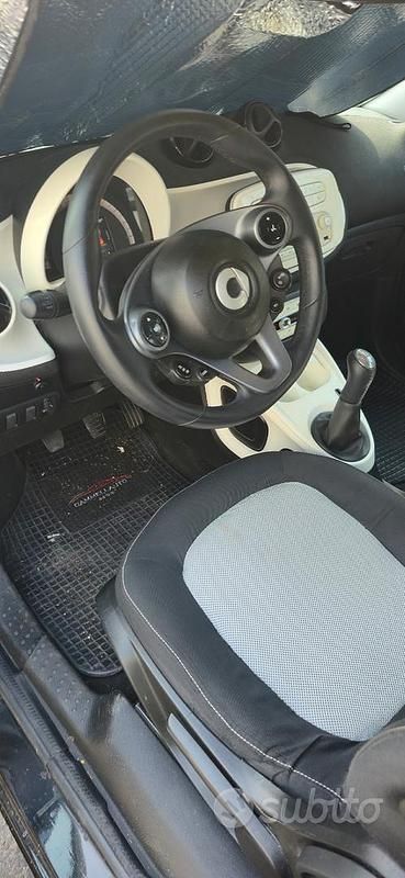 Usata Smart ForFour 71 CV (52 kW) 2015 Utilitaria