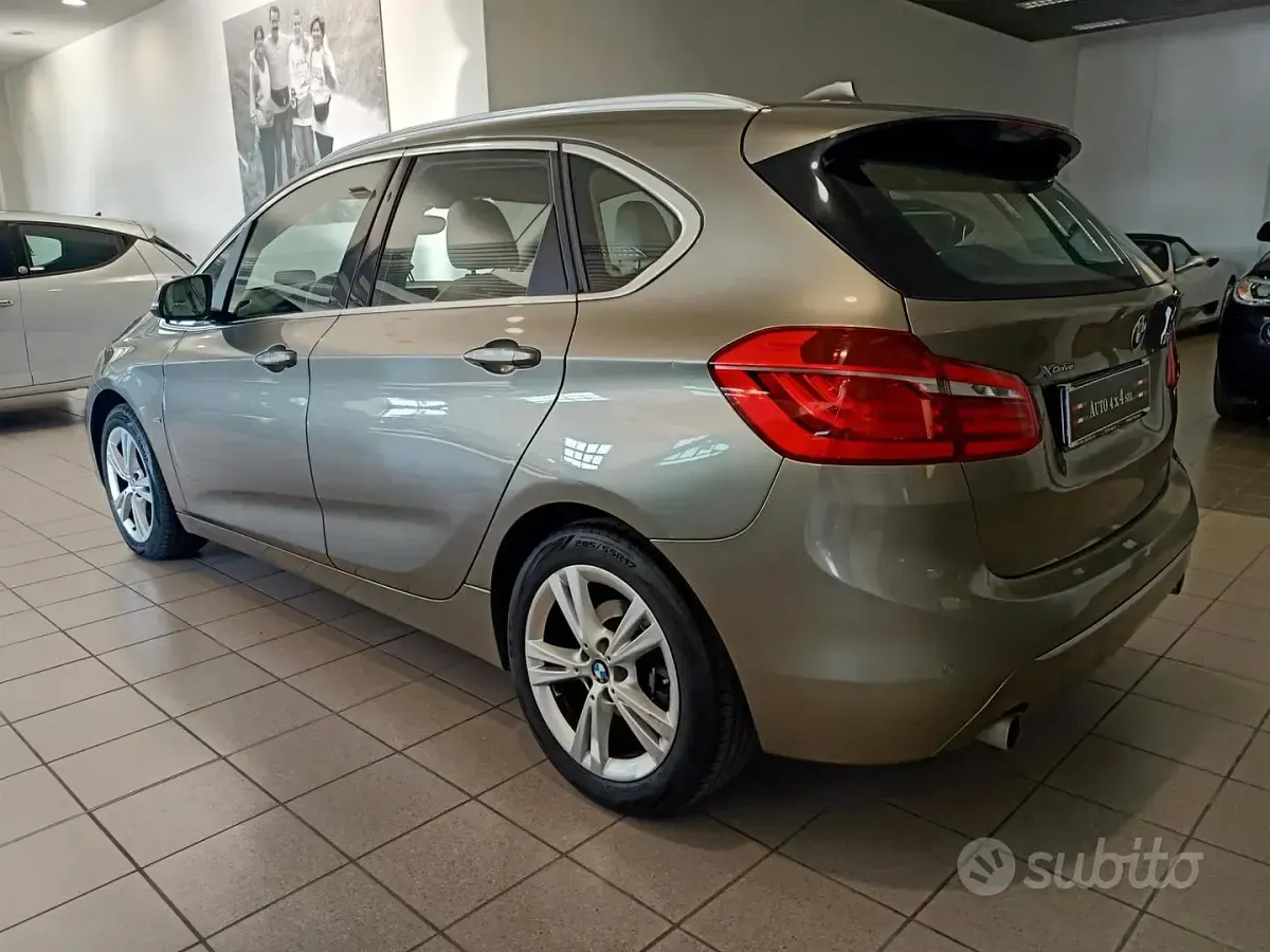 Usata BMW 220 Active Tourer Luxury Line 190 CV (139 kW) 2016 Blu Monovolume