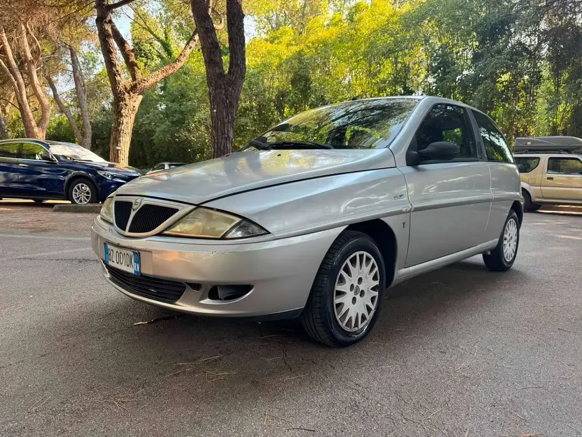 Usata Lancia 2000 60 CV (44 kW) 2002 Argento Berlina