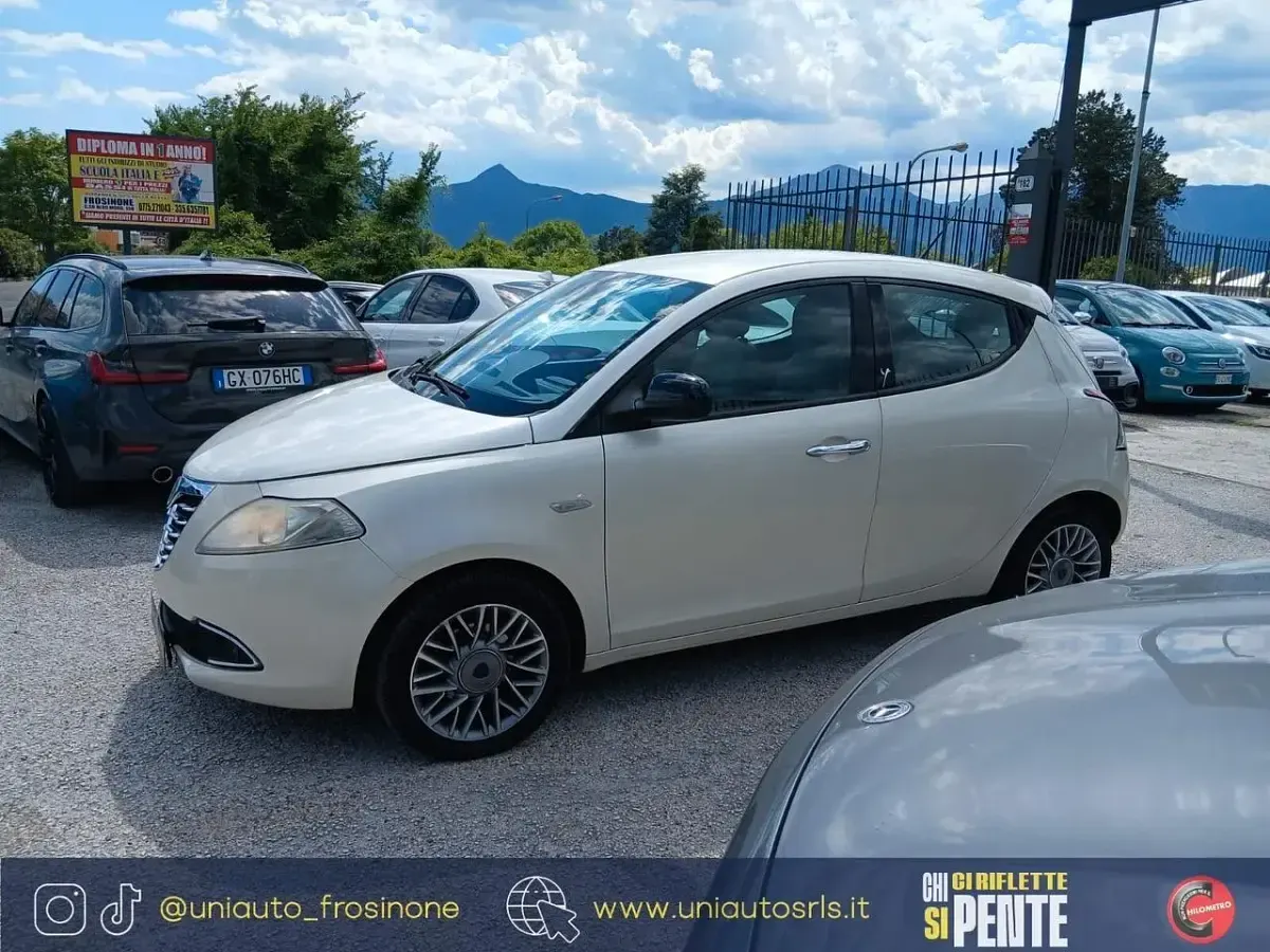 Usata Lancia Ypsilon S 95 CV (69 kW) 2012 Bianco Utilitaria