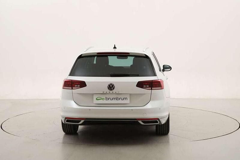 Usata VW Passat Executive 150 CV (110 kW) 2022 Bianco Station wagon