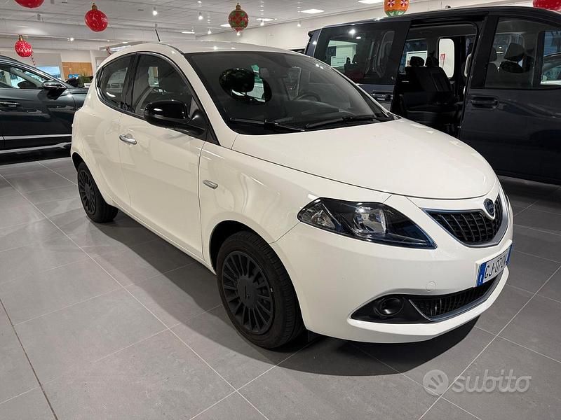 Usata Lancia Ypsilon Silver 69 CV (50 kW) 2022 Other Utilitaria