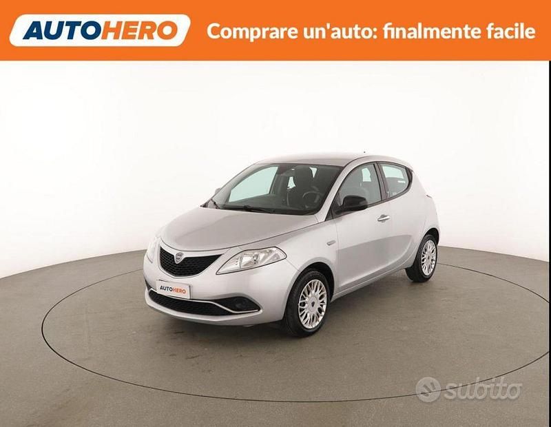 Usata Lancia Ypsilon 69 CV (50 kW) 2017 Grigio Utilitaria