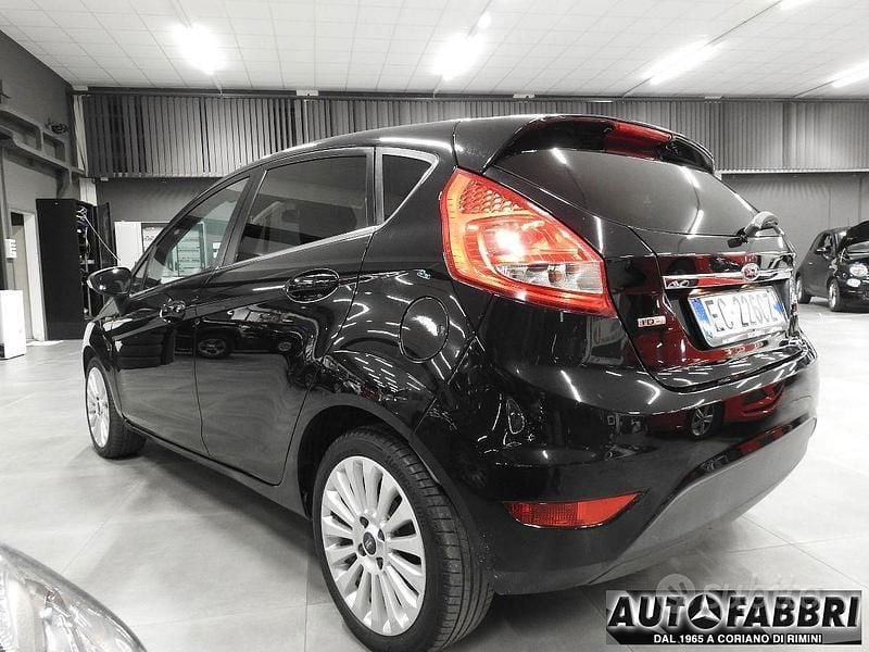 Usata Ford Fiesta Titanium 68 CV (50 kW) 2010 Nero Utilitaria