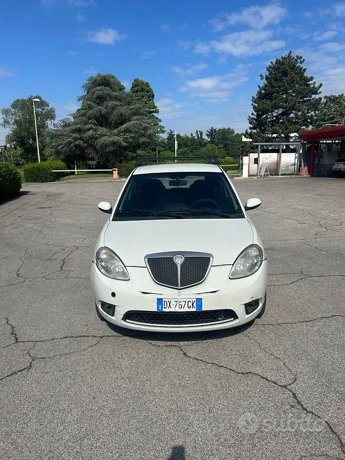 Gebraucht Lancia Ypsilon 77 PS (56 kW) 2009 Weiß Kleinwagen