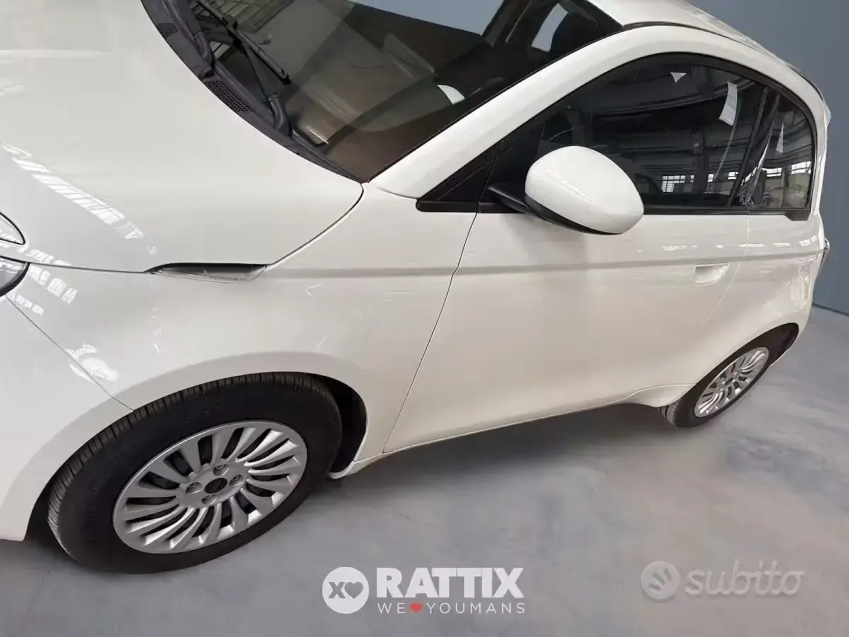 Usata Fiat 500e Icon 42 kW (58 CV) 2025 Bianco Berlina