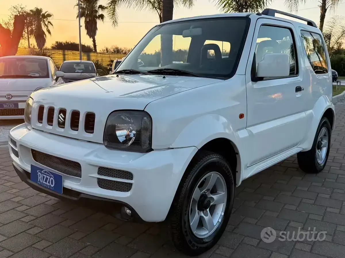 Usata Suzuki Jimny 85 CV (62 kW) 2011 Bianco SUV