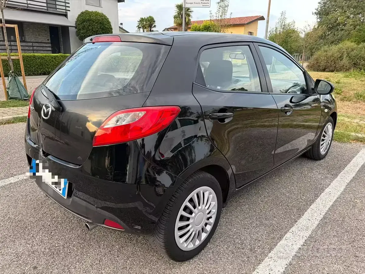 Usata Mazda 2 86 CV (63 kW) 2008 Nero Utilitaria
