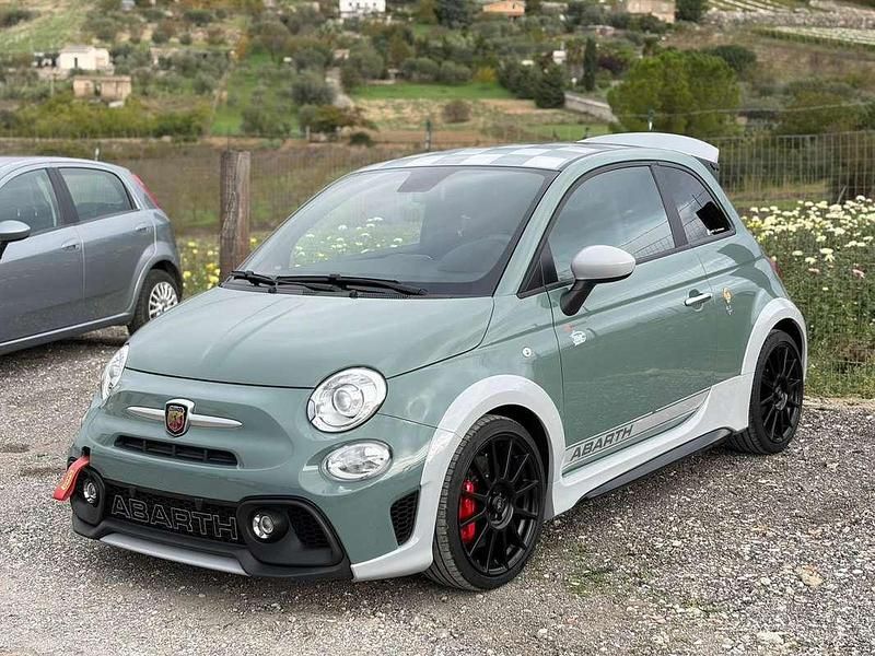 Verde Usata 2020 Abarth 695 Due volumi | 23.999 € - Immagine 1/4