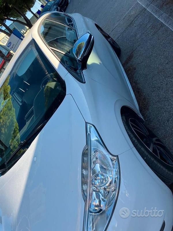 Usata Peugeot 208 92 CV (67 kW) 2014 Bianco Utilitaria