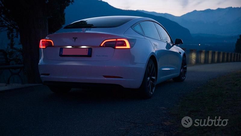 Usata Tesla Model 3 366 kW (498 CV) 2021 Bianco Berlina