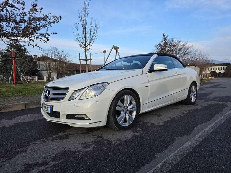 Usata Mercedes E220 Avantgarde 170 CV (125 kW) 2010 Bianco Cabrio